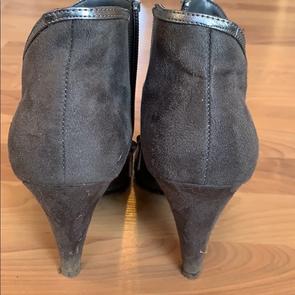 Simple Grey Bootie - Picture 3 of 8